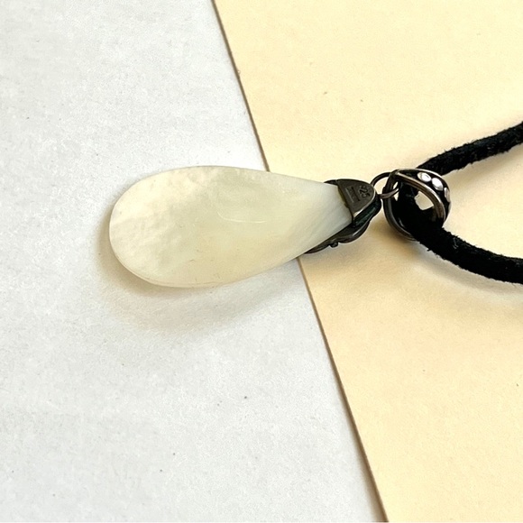 vintage • white marble stone pendant with engraved details on suede necklace - Picture 9 of 13